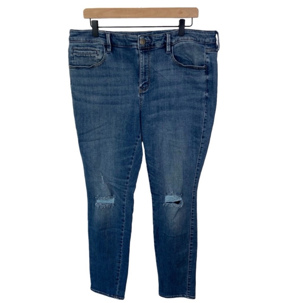 a.n.a Mid Rise Jegging Distressed Knees Medium Wash Size 16
